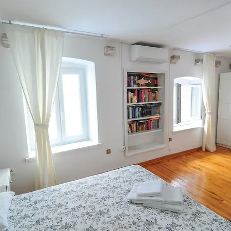 House Vilovic كورتْشولا